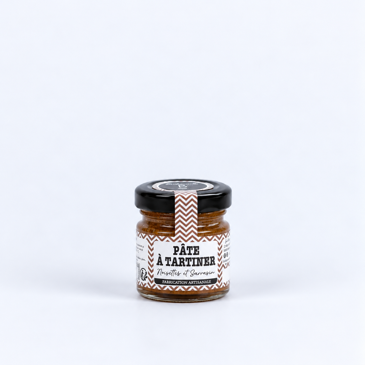 mini pot de pâte à tartiner noisettes et sarrasin avec une étiquette marron